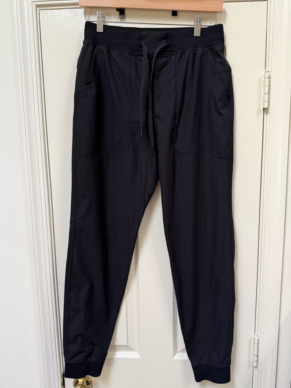 Lululemon Black Joggers w/ Drawstring Waist & Back Zipped Pocket Women’s Medium